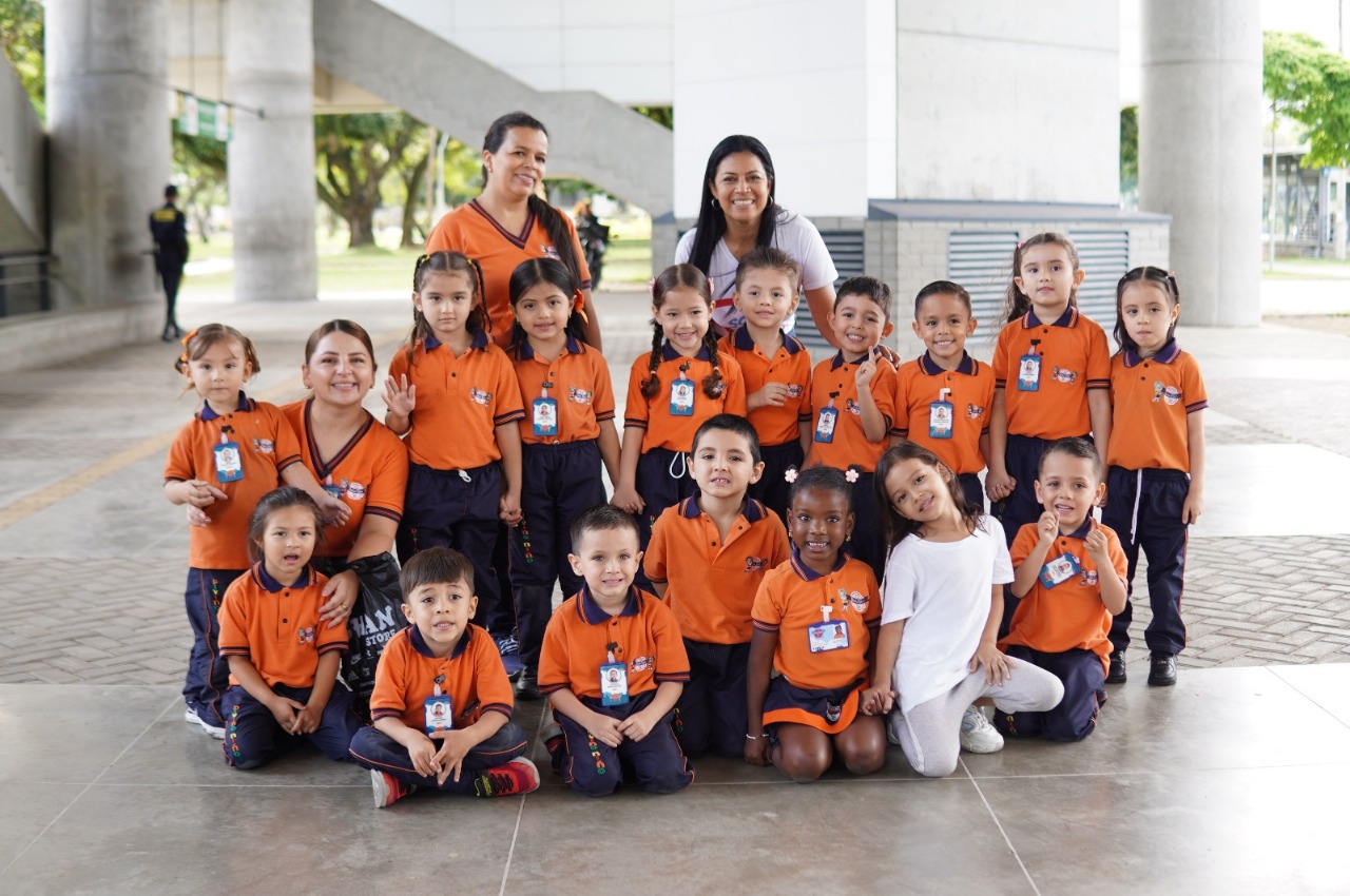Recorrido con niños en Megacable